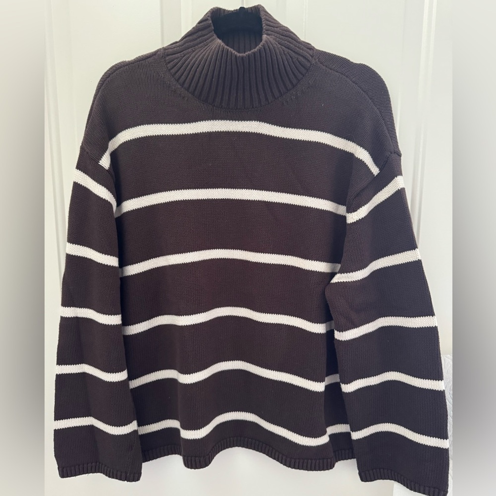 GAP Men's Brown and White Striped Turtleneck Sweater